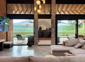 Casa · 450m² · 4 Recámaras · 3 Estacionamientos · Casa con Jacuzzi en Valle de Bravo, Vista Al Campo
