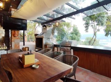 Casa · 250m² · 4 Recámaras · 2 Estacionamientos · Casa en Venta con Vista Al Lago en Valle de Bravo