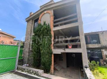 Casa · 311m² · 6 Recámaras · 1 Estacionamiento · Casa en Venta en San Cristóbal Texcalucan, Huixquilucan