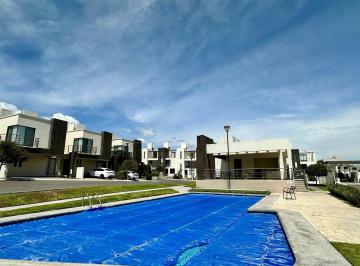 Casa · 140m² · 3 Recámaras · 2 Estacionamientos · Casa Amueblada en Renta Residencial del Parque Privada Seguridad Alberca Cerca Heb Mirador