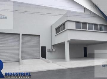 Bodega comercial · 1040m² · 4 Estacionamientos · Bodega en Renta en Santa Catarina