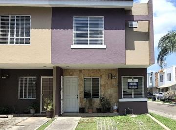 Casa de 4 habitaciones, San Pedro Tlaquepaque · Excelente Casa en Renta Dentro de Coto en Fraccionamiento Parques del Bosque