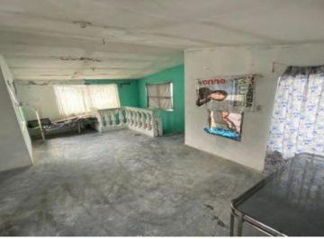 Casa · 198m² · 3 Recámaras · - Cv Casa en Venta Al Poniente de La Ciudad.