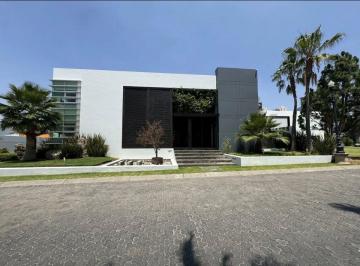 Casa de 4 habitaciones, Zapopan · Casa en Renta en Zona Andares, Pontevedra