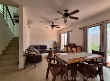 Casa · 127m² · 3 Recámaras · 2 Estacionamientos · Casa en Venta en Cancún - 3 Recámaras - Residencial con Caseta de Seguridad