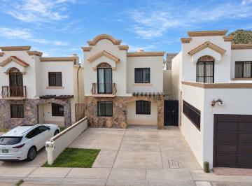 Casa en condominio · 150m² · 4 Recámaras · 2 Estacionamientos · Casa en Venta en Aranjuez Residencial