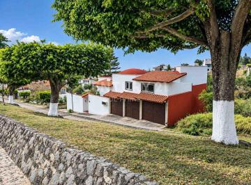 Casa en condominio de 4 habitaciones, Cuernavaca · Casa en Venta en Lomas de Ahuatlán con Jardín y 569 m²