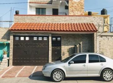 Edificio de 6 habitaciones, Ecatepec de Morelos · Se Vende Hermosa Casa con 3 Departamentos.