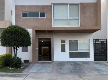 Casa · 3 Recámaras · 2 Estacionamientos · Casa en Renta en Cumbres del Lago, Juriquilla, Qro.