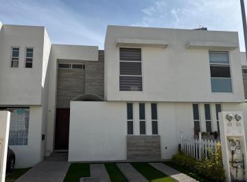 Casa · 3 Recámaras · 2 Estacionamientos · Casa en Puerta Natura