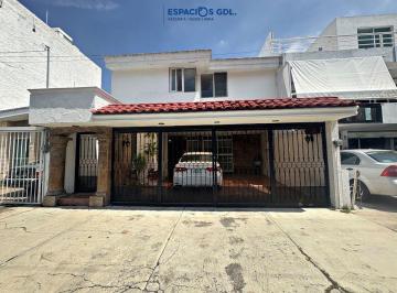 Casa uso de suelo de 5 habitaciones, Zapopan · Gran Oportunidad de Inversión en La Calma, Zapopan.