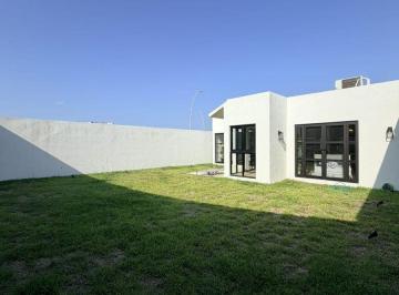 Casa de 4 habitaciones, Alvarado · Casa Residencial en Venta