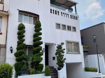 Casa · 250m² · 3 Recámaras · 4 Estacionamientos · Casa en Venta en Santa Maria Tepeppan