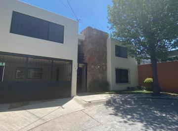Casa · 200m² · 3 Recámaras · 2 Estacionamientos · Casa en Lomas Cuarta Sección