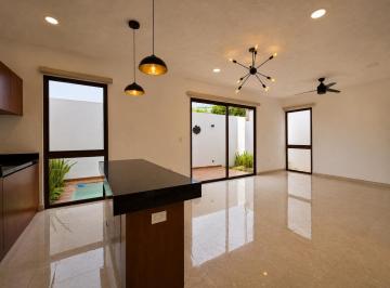 Casa · 200m² · 3 Recámaras · 2 Estacionamientos · Casa en Renta con Alberca y Paneles Solares en Dzityá, Mérida
