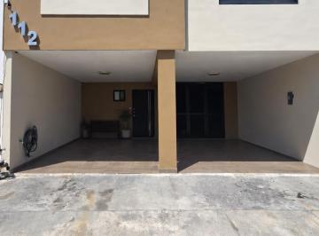 Casa · 3 Recámaras · 2 Estacionamientos · Amplia Casa en Venta en Privadas 103, Apodaca