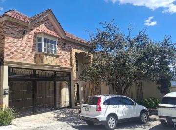 Casa · 3 Recámaras · 2 Estacionamientos · Casa Den Renta en Colinas de San Jerónimo