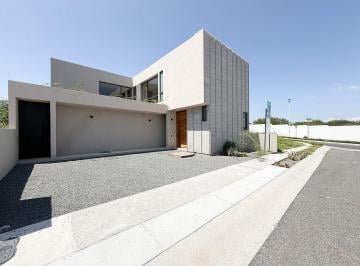 3b786ecb246869c5ecfddc04a9def20c0807ff46d7c7a61ed8f07a69dc671862 · Casa Zibatá Agatha en Venta