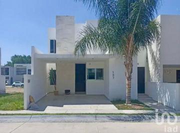 Casa · 160m² · 3 Recámaras · 2 Estacionamientos · Renta Casa en Q Campestre Residencial en Aguascalientes