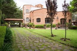 Casa · 650m² · 4 Recámaras · 8 Estacionamientos · Casa en Venta con Terrazas en San Buenaventura Tlalpan 4 Recámaras