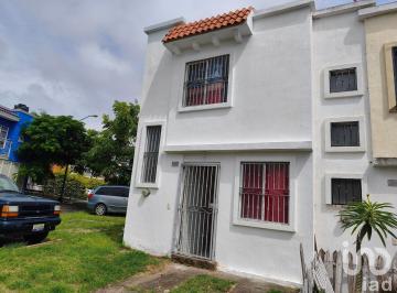 Casa · 60m² · 2 Recámaras · 1 Estacionamiento · Casa en Venta Calle Privada Circuito Diamante Fraccionamiento Valle de Los Molinos, Zapopan