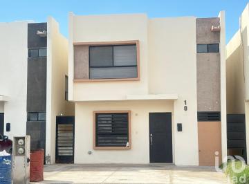 Casa · 92m² · 3 Recámaras · 2 Estacionamientos · Casa en Renta Cerrada Topacio