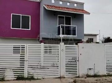 Casa · 3 Recámaras · 2 Estacionamientos · Casa en Venta en Colonia del Puerto