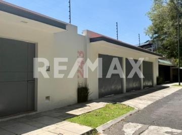 Casa de 4 habitaciones, Miguel Hidalgo · Casa en Venta en Bosque de Las Lomas