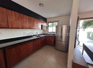 Casa de 3 habitaciones, Querétaro · Casa en Venta con Patio, Pérgola y 3 Recámaras en El Refugio Vm841