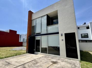 Casa · 160m² · 4 Recámaras · 2 Estacionamientos · Casa en Renta con Recamara en Planta Baja, La Antigua Cementera