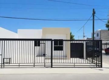 Casa · 2 Recámaras · 2 Estacionamientos · Villas del Real