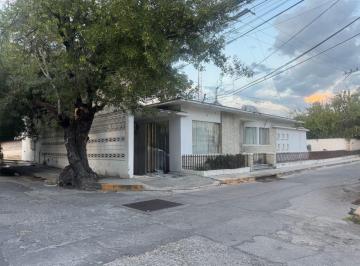 Casa de 5 habitaciones, Monterrey · Casa en Venta en Esquina