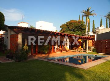 Casa · 254m² · 4 Recámaras · 1 Estacionamiento · Casa en Venta en Lomas de Cocoyoc