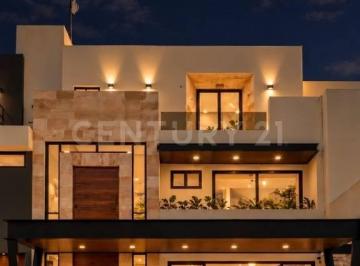 Casa · 280m² · 5 Recámaras · Venta Hermosa Residencia en Residencial Rio Dm1826