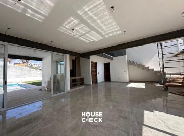Casa de 4 habitaciones, Atlatlahucan · Casa en Venta en Lomas de Cocoyoc - 4 Rec. con Alberca y Jardín
