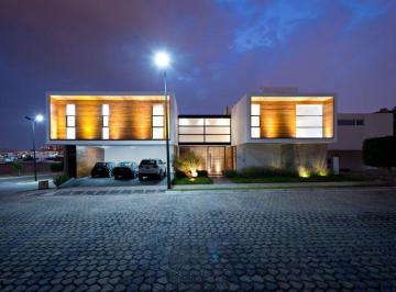 Casa en condominio de 3 habitaciones, San Andrés Cholula · Casa en Venta con Alberca en Lomas de Angelópolis I, con Diseño Único!