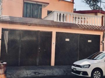 Casa de 4 habitaciones, Iztapalapa · Casa Amplia en Venta en Lomas Estrella, de 4 Recámaras + 2 Estudios + Terraza