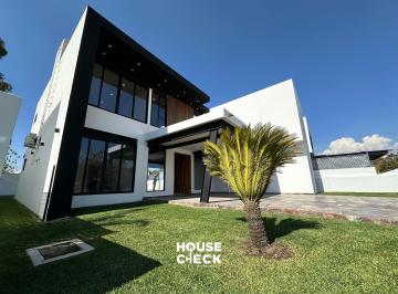 Casa de 4 habitaciones, Atlatlahucan · Casa en Venta en Lomas de Cocoyoc - 4 Rec. con Alberca y Paneles