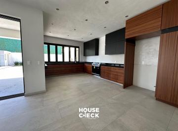 Casa de 4 habitaciones, Atlatlahucan · Casa en Venta en Lomas de Cocoyoc - 4 Rec. con Alberca y Jardín
