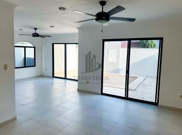 Casa · 205m² · 3 Recámaras · 2 Estacionamientos · Casa en Venta, Montebello, Mérida, Yucatán