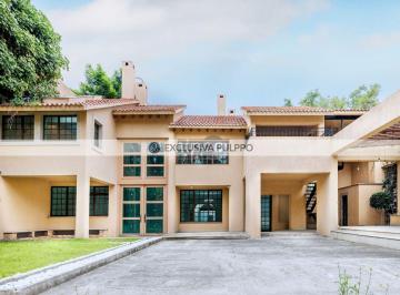 Casa · 1596m² · 3 Recámaras · 6 Estacionamientos · Casa en Venta en San Angel Inn
