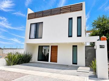 Casa en condominio de 4 habitaciones, Querétaro · Casa en Venta con Roof Garden y Cuarto de Servicio, Juriquilla Queretaro