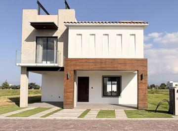 Casa de 3 habitaciones, Metepec · Casa en Venta en Metepec en Condado del Valle Modelo Alamillo