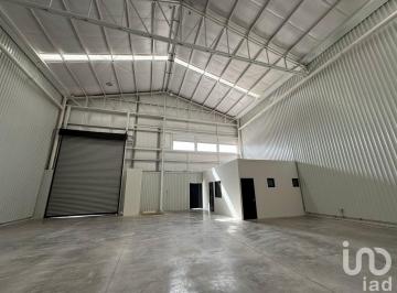 Bodega comercial · 556m² · 1 Recámara · 10 Estacionamientos · Bodega en Torreón con Menidades Como Sala de Juntas