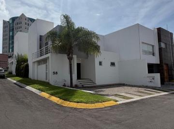 Casa · 151m² · 3 Recámaras · 3 Estacionamientos · Casa - Centro Sur