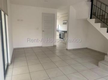 Casa en condominio de 3 habitaciones, El Marqués · En Renta, Casa 3 Habitaciones, Alberca, Ubicada en Capital Sur 234dt