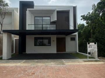 Casa de 4 habitaciones, Benito Juárez · Casa en Renta en Residencial Vía Cumbres, Cancún