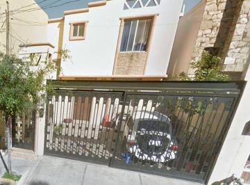 Casa de 3 habitaciones, Santa Catarina · Casa en Venta en Col Jardines de Santa Catarina Santa Catarina Nuevo Leon