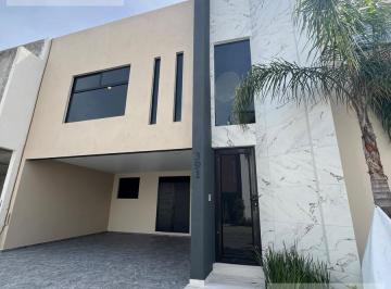 Casa · 278m² · 3 Recámaras · 2 Estacionamientos · Venta de Casa Fraccionamiento Arboreto, Cholula, Puebla, Tres Recamara con Baño Cada Una, Roof Gard