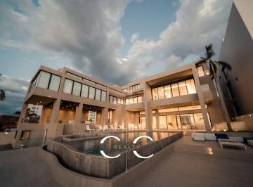 Casa en condominio · 8 Recámaras · 6 Estacionamientos · Mansión en Venta en Isla Dorada - Cancún